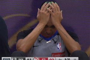 Arbitrul s-a izbit cu capul de un cameraman în plină viteză, iar fanii au rămas șocați