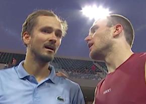Sfert cu ceartă la Indian Wells » Medvedev este în semifinale după un moment controversat: s-a scuzat la fileu