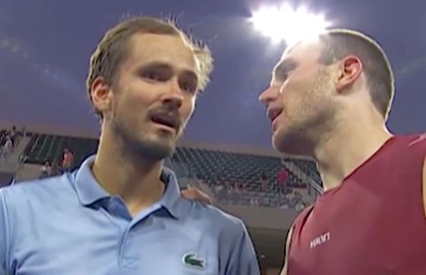 Sfert cu ceartă la Indian Wells » Medvedev este în semifinale după un moment controversat: s-a scuzat la fileu