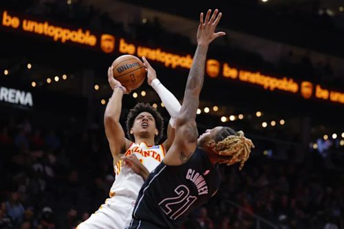 Arbitrul meciului dintre Atlanta Hawks și Brooklyn Nets, incident neplăcut / Getty Images