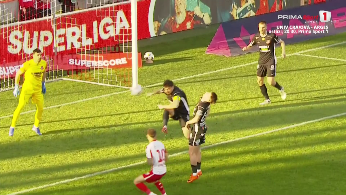 Autogol ANTOLOGIC în UTA - Hermannstadt! Faza va face înconjurul lumii
