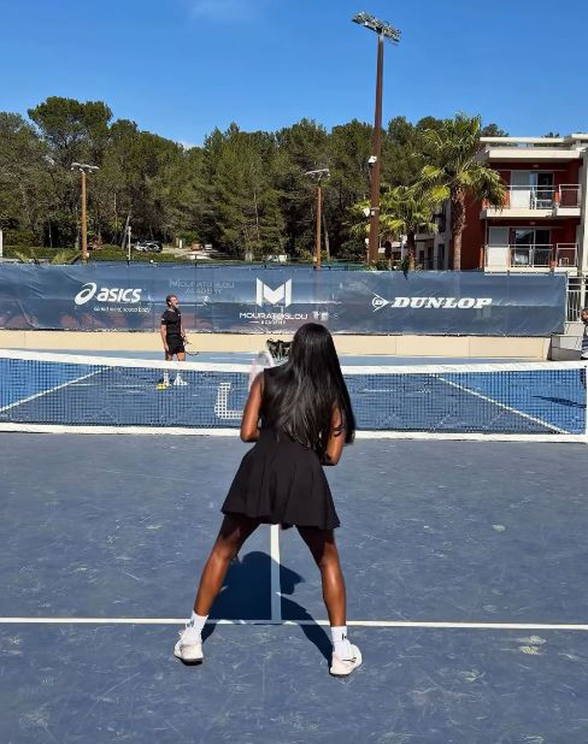 Patrick Mouratoglou, la antrenament cu iubita mai tânără cu 24 de ani! Imagini din academia francezului