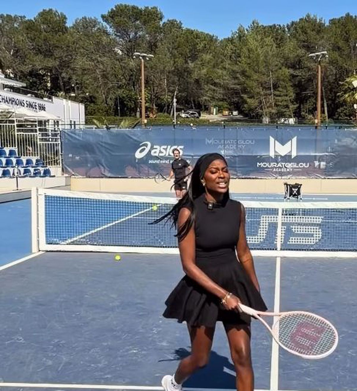 Patrick Mouratoglou, la antrenament cu iubita mai tânără cu 24 de ani! Imagini din academia francezului