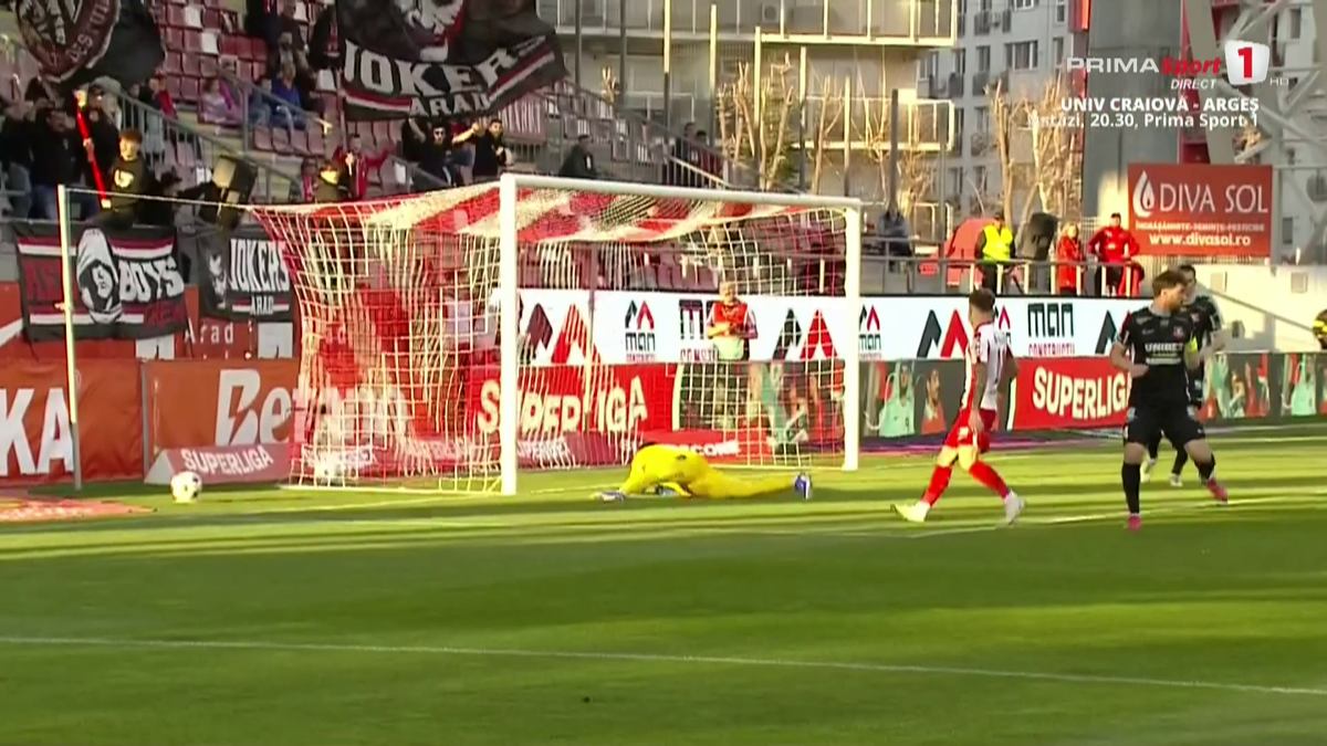 Autogol ANTOLOGIC în UTA - Hermannstadt! Faza va face înconjurul lumii