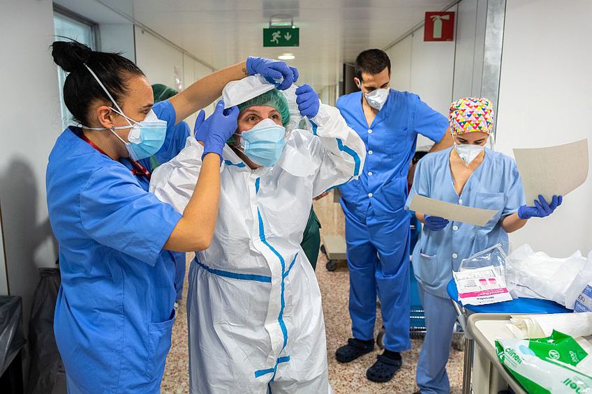 Medicii din întreaga lume luptă contra pandemiei de coronavirus // FOTO: Guliver/GettyImages