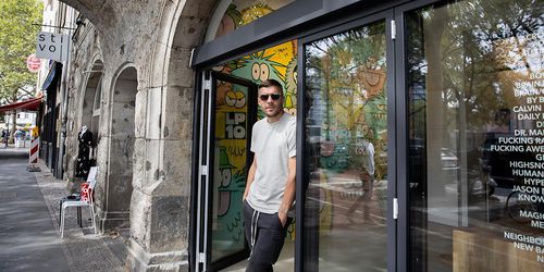 Fostul internațional german Lukas Podolski, 34 de ani, a fost nevoit să-și închidă magazinul de modă pe care-l inaugurase în octombrie trecut la Koln.