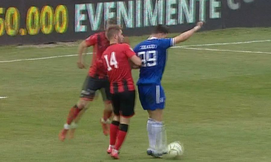 Penalty controversat în Csikszereda - FC U Craiova: meciul s-a rupt după decizia lui Dima