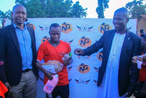 Un fotbalist din Uganda a fost răsplătit cu iaurt și pâine pentru faptul că a fost desemnat MVP (Omul Meciului).
