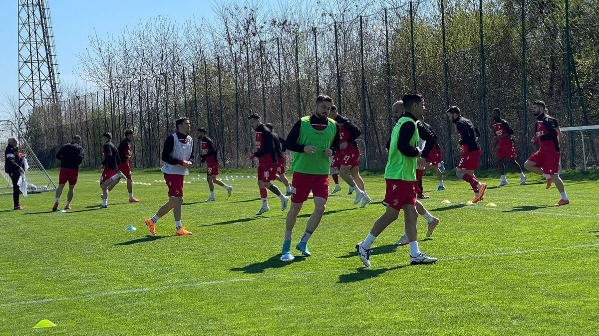 Cum vede Uhrin meciul cu CS Mioveni: „Pentru mine, orice partidă e decisivă. Poate fi ultima”