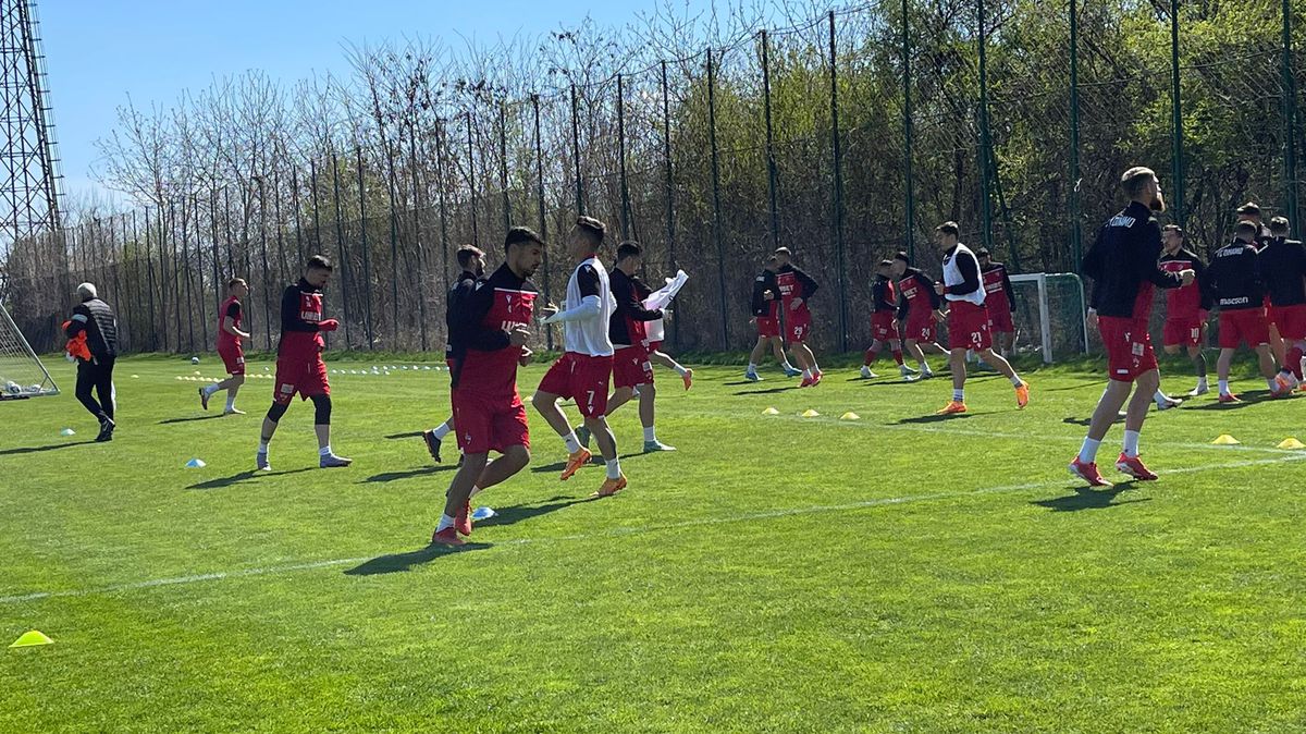 Cum vede Uhrin meciul cu CS Mioveni: „Pentru mine, orice partidă e decisivă. Poate fi ultima”