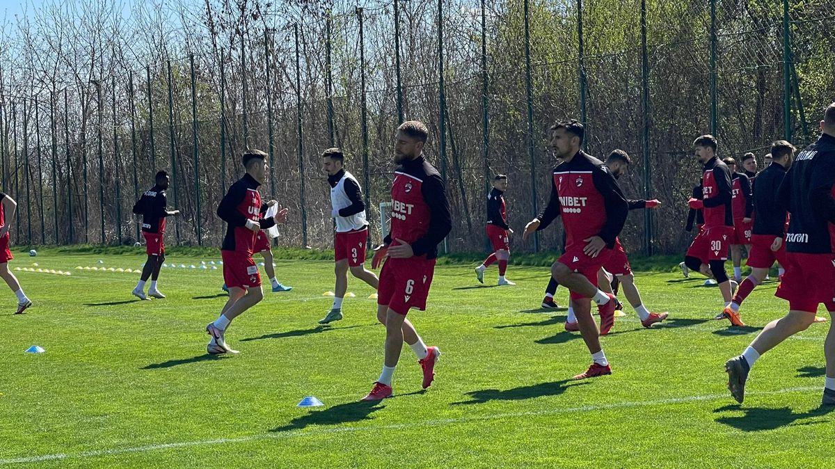 Cum vede Uhrin meciul cu CS Mioveni: „Pentru mine, orice partidă e decisivă. Poate fi ultima”