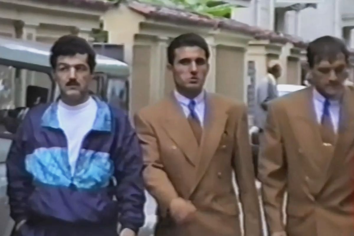 Imagini de arhivă antologice în primul episod din noua serie FIFA, dedicat lui Gică Hagi: „Regele”, Becali și Balint, la plimbare, după Revoluție