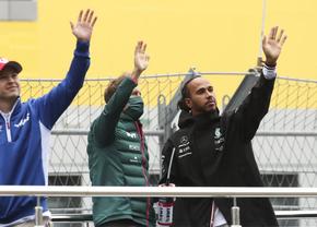 Un multiplu campion mondial din Formula 1, criticat dur: „Ar trebui să se retragă!”