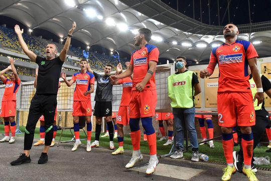 Crețu, în dreapta imaginii, nu mai e în grații la FCSB