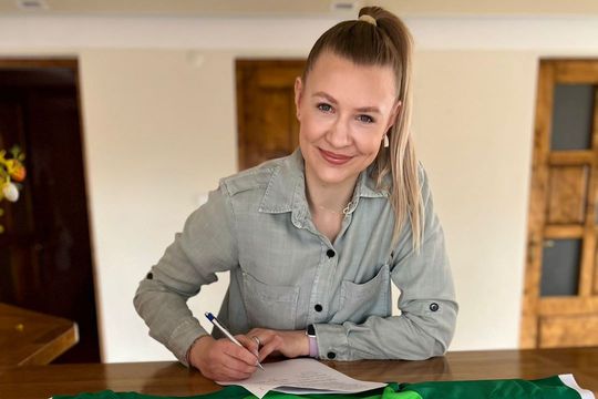 Andreea Adespii-Molnár semnând pentru noua echipă