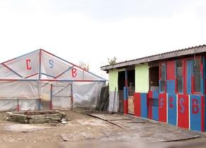 Pasiunea pentru FCSB nu are limite » Un oltean și-a transformat locuința în roș-albastru: „Fac și cotețele la porci și găini”