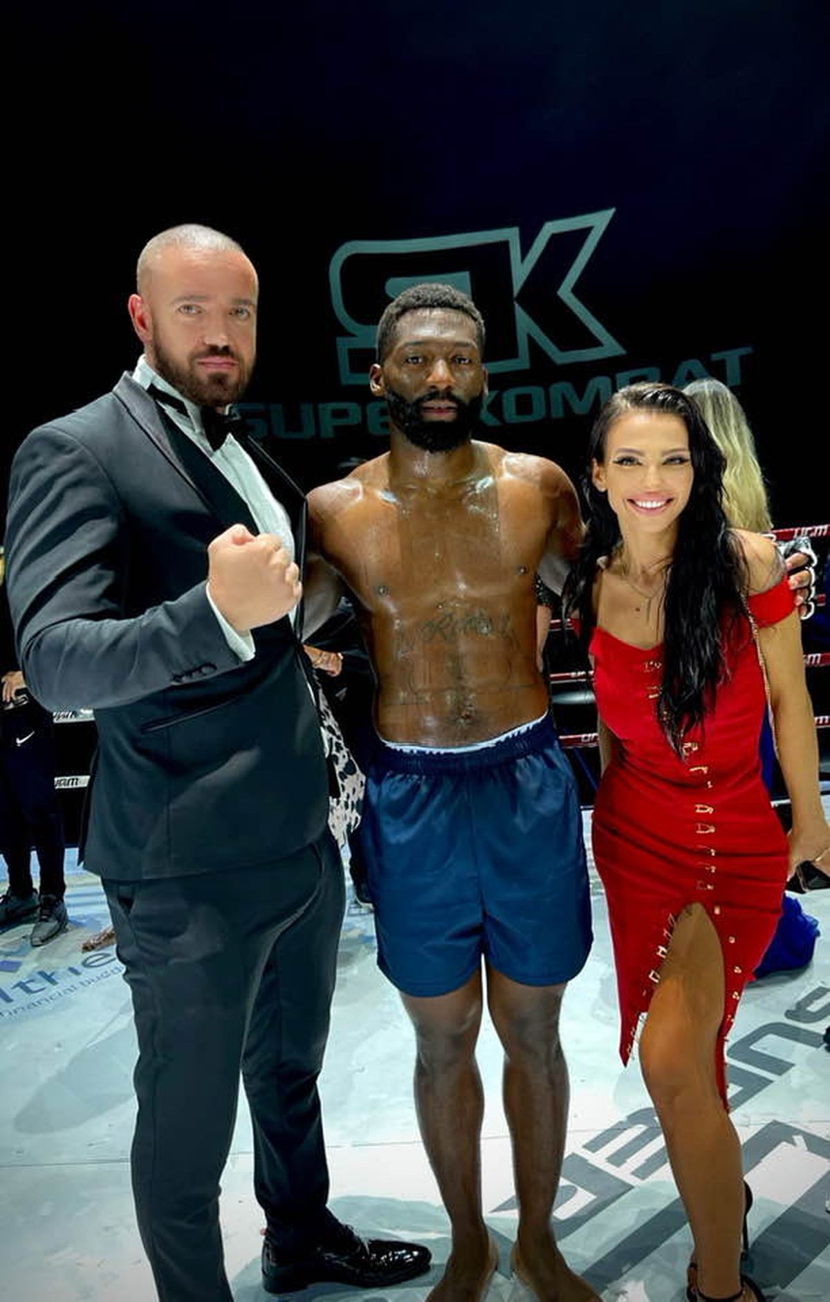 Un luptător MMA a fost părăsit de soție pentru un fost concurent de la Survivor: „Ei îi plac bărbații mai masivi, nu măscăricii”