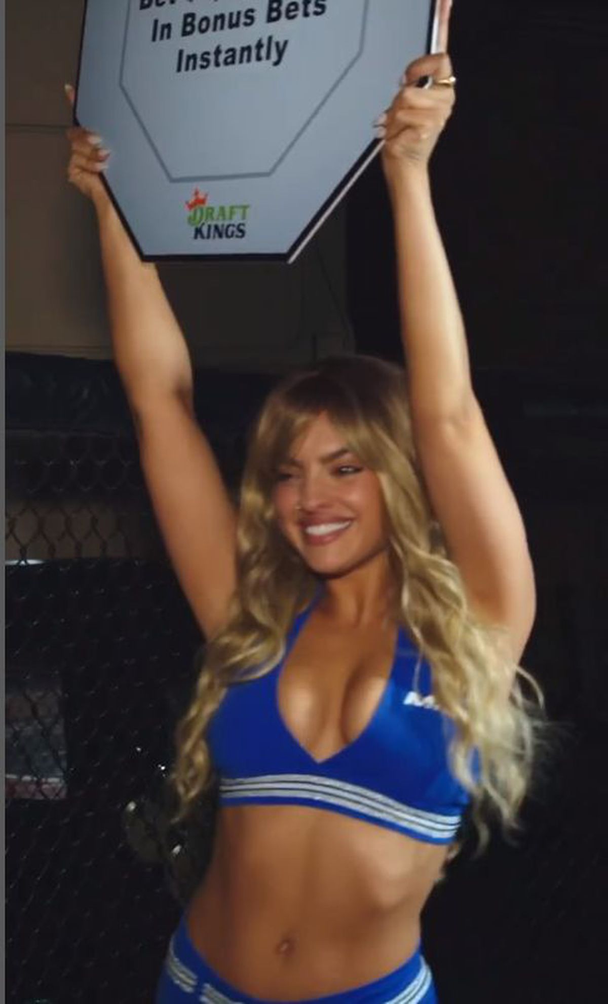 „Ce naiba faci aici?!” / „E marketing, șefu'” » Nina e motivul „exploziei” pe care UFC o are în mediul online