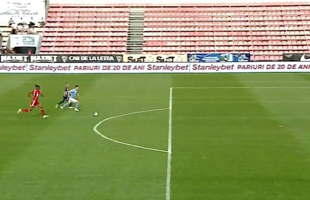 Ce au vrut să facă? Două gafe în aceeași fază în Superliga » Incredibil de unde a ratat fostul atacant de la FCSB!