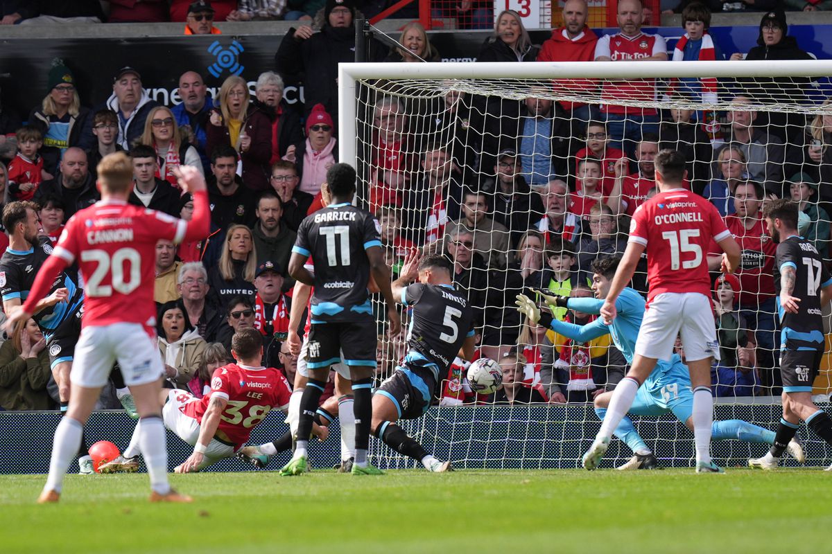 Wrexham a promovat în League One