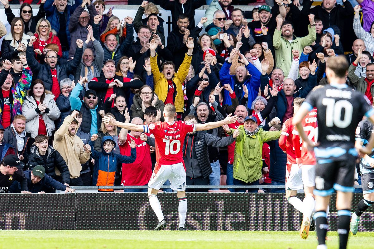 Wrexham a promovat în League One