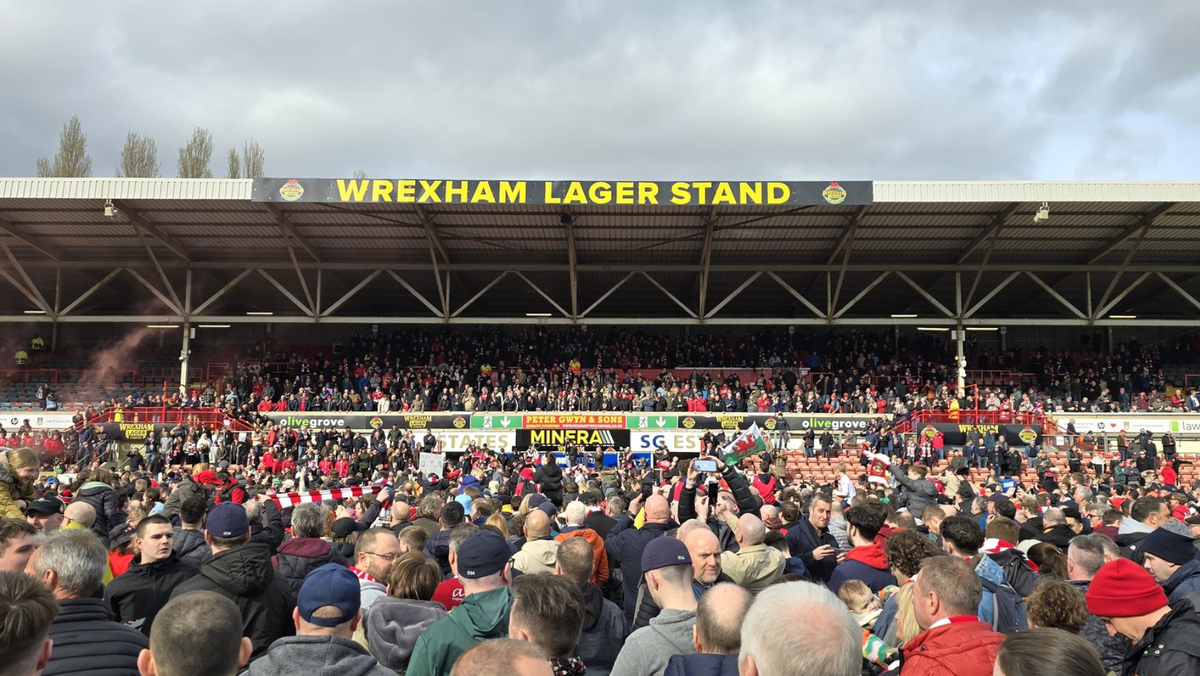 Wrexham a promovat în League One