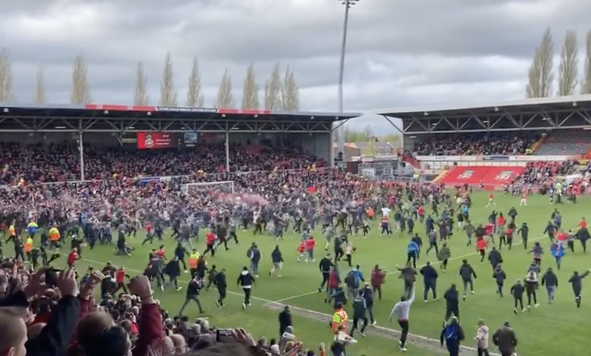 Wrexham a promovat în League One