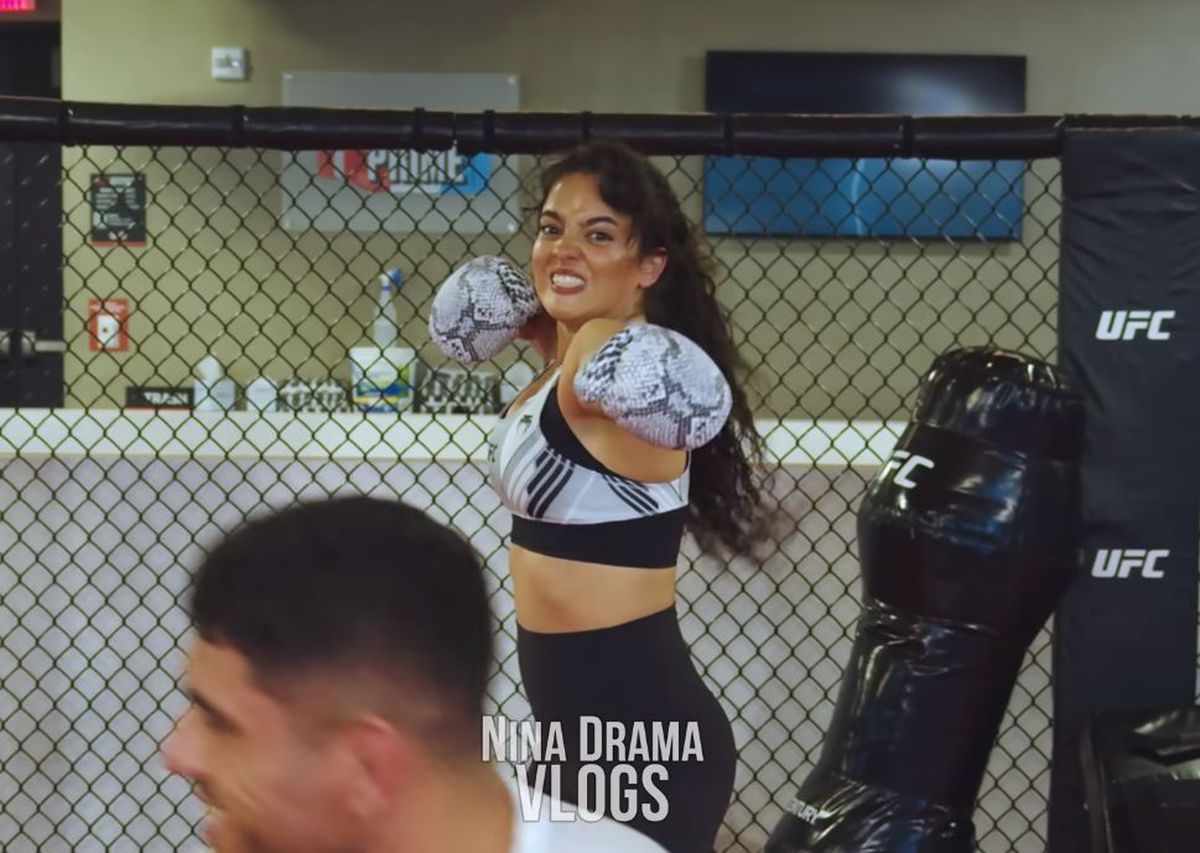 „Ce naiba faci aici?!” / „E marketing, șefu'” » Nina e motivul „exploziei” pe care UFC o are în mediul online