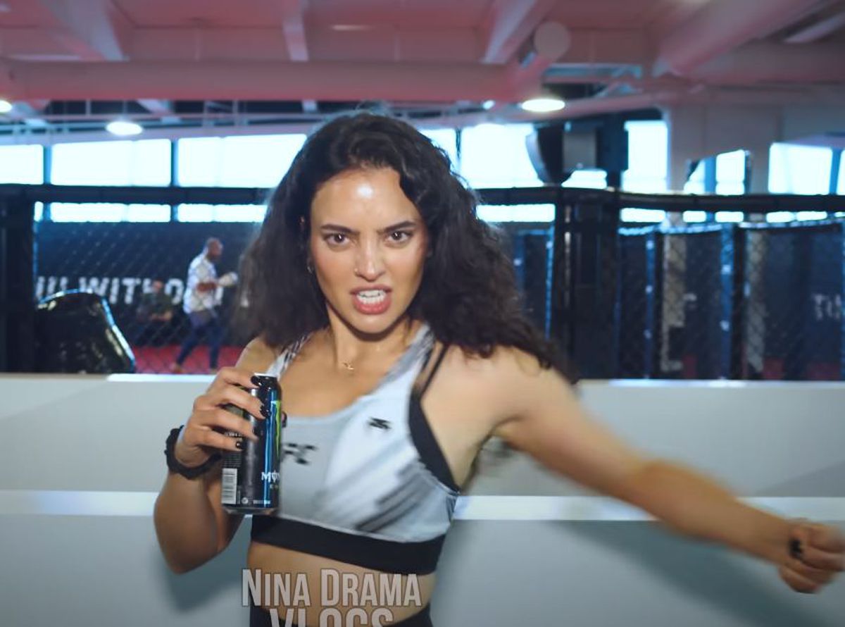 „Ce naiba faci aici?!” / „E marketing, șefu'” » Nina e motivul „exploziei” pe care UFC o are în mediul online