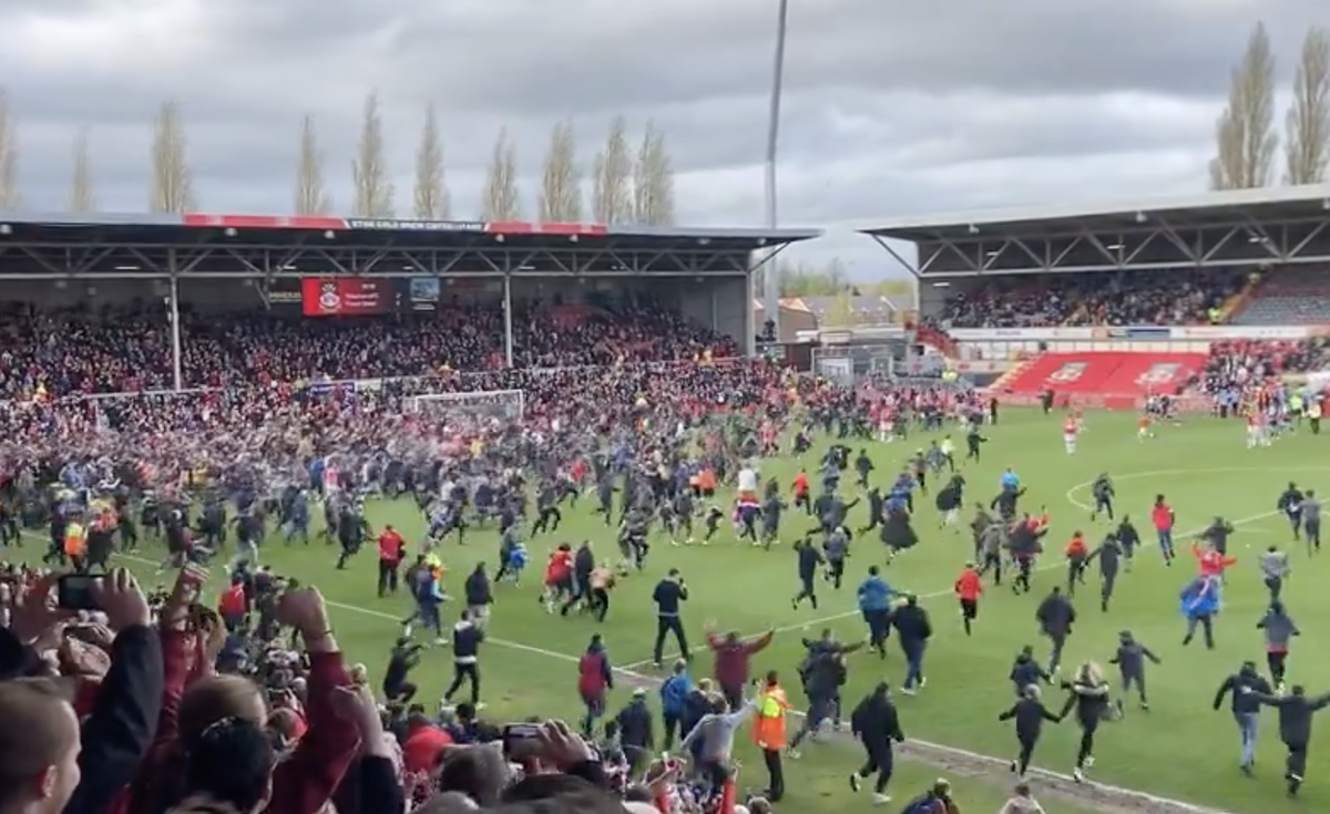 Wrexham a promovat în League One