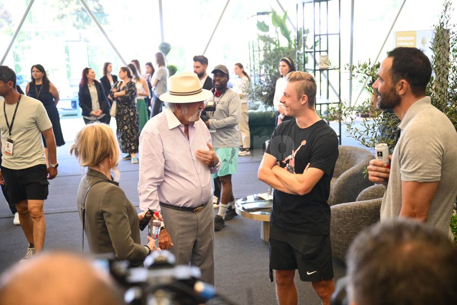 Denis Shapovalov și Ion Țiriac Foto: Raed Krishan (GSP) Denis Shapovalov, bucuros să fie în România, la Țiriac Open: „Încerc să construiesc din nou” » Ce crede despre Simona Halep: „Sunt fericit pentru ea, a luptat și și-a făcut dreptate”