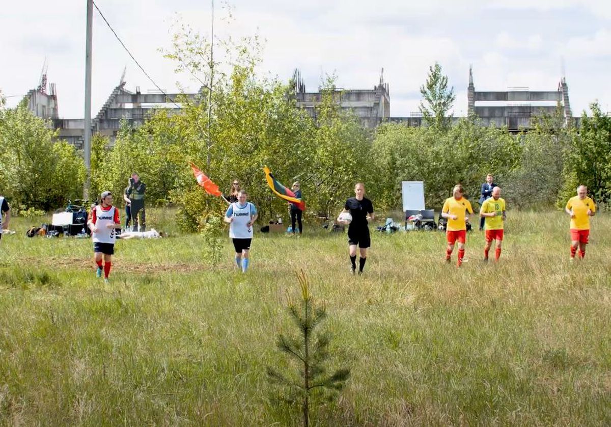 Probleme fără sfârșit! Stadionul început în 1987 a fost năpădit de vegetație » Proiect nou demarat: cost de 157 milioane de euro