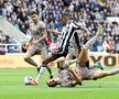 Micky van de Ven, pus în cap de două ori în prima repriză din Newcastle - Tottenham