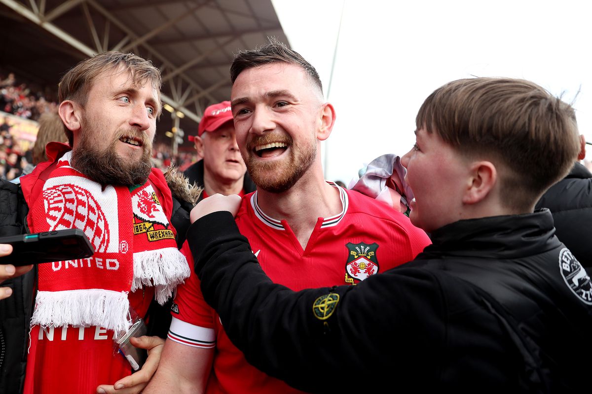 Wrexham a promovat în League One