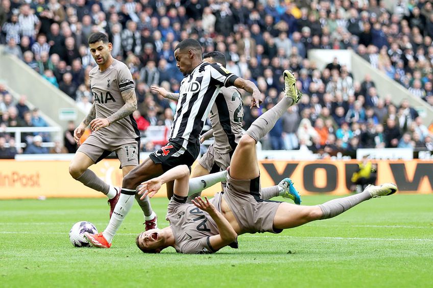 Micky van de Ven, depășit la golul lui Isak din Newcastle - Tottenham // foto: Guliver/gettyimages
