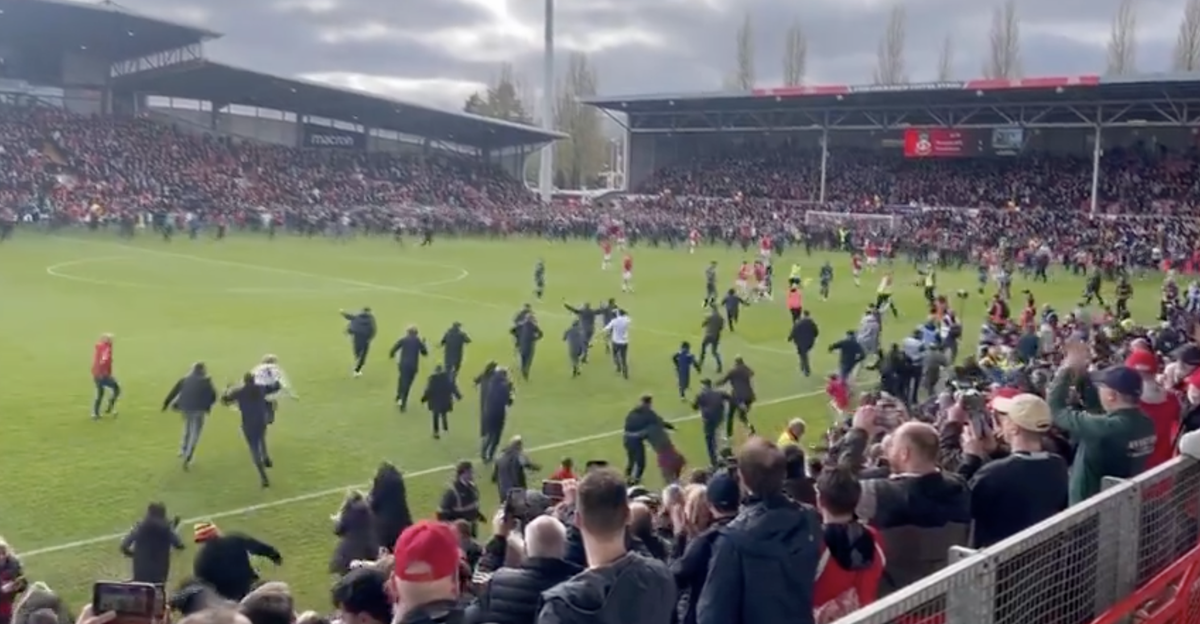 Wrexham a promovat în League One