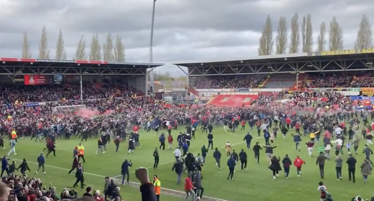 Wrexham a promovat în League One