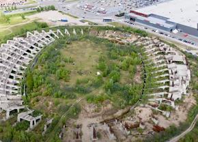 Probleme fără sfârșit! Stadionul început în 1987 a fost năpădit de vegetație » Proiect nou demarat: cost de 157 milioane de euro