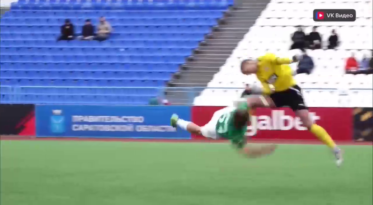 Cea mai brutală ciocnire între fotbaliști într-un meci FNL