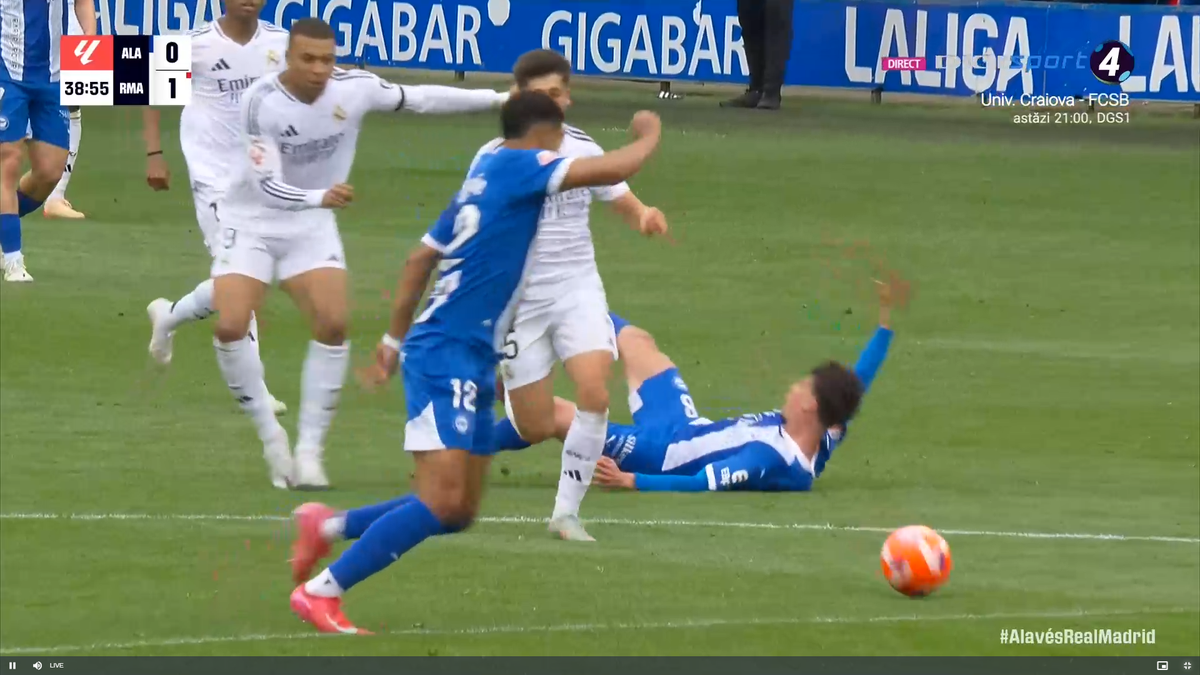 Kylian Mbappe, cartonaș roșu după o intrare criminală în Alaves - Real Madrid