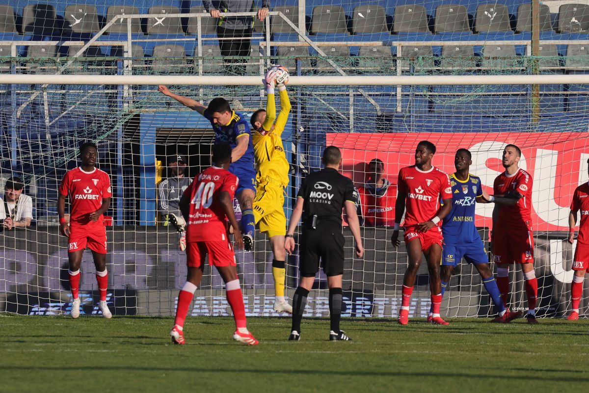 Drama din spatele mesajului afișat de fotbaliștii Unirii Slobozia înaintea meciului cu UTA