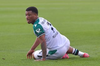 Accidentare horror în 2. Bundesliga. Unui jucător de la Hannover 96 i s-a îndoit piciorul la 90 de grade!