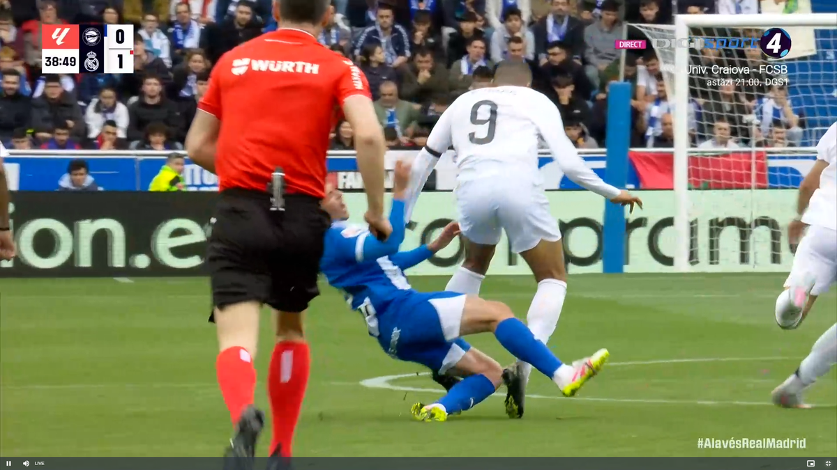 Kylian Mbappe, cartonaș roșu după o intrare criminală în Alaves - Real Madrid
