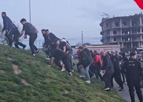 Seara pe deal » Ce au fost puși să facă ultrașii campioanei FCSB la intrarea pe arena din Craiova