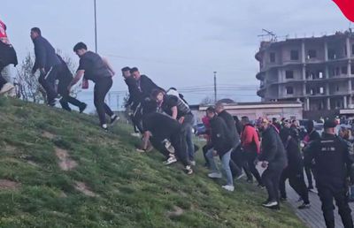 Seara pe deal » Ce au fost puși să facă ultrașii campioanei FCSB la intrarea pe arena din Craiova