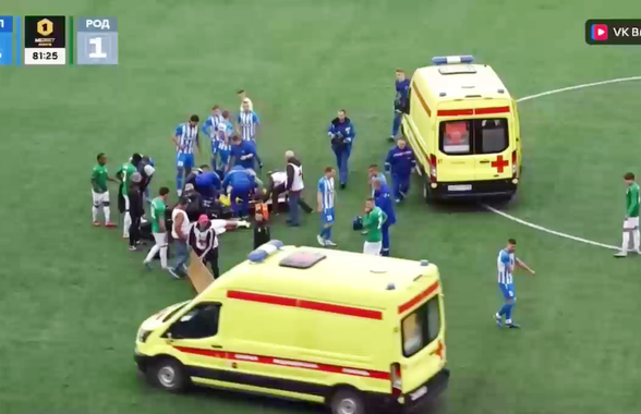Cea mai brutală ciocnire între fotbaliști într-un meci din Rusia! Două ambulanțe au intrat pe teren, iar jucătorii au fost transportați de urgență la spital