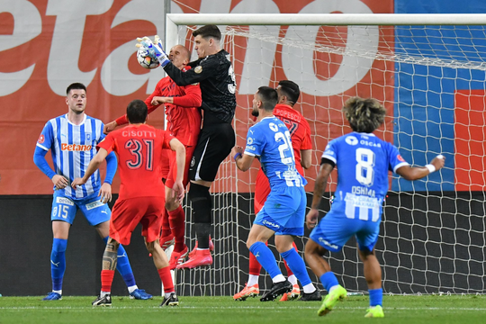 Ștefan Târnovanu a contestat dur arbitrajul după Craiova - FCSB. FOTO: Cristi Preda (GSP)