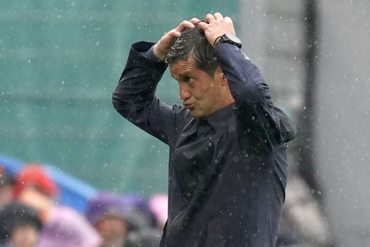 Cristi Chivu a avut de înfruntat ploaia pe terenul Fiorentinei, dar a răsuflat ușurat după un rezultatul de egalitate, 0-0. FOTO: Imago