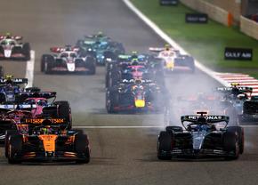 Marele Premiu din Bahrain » Strategia dă roade până acum pentru Piastri! 5 secunde de penalizare pentru Norris, Verstappen e pe 10!