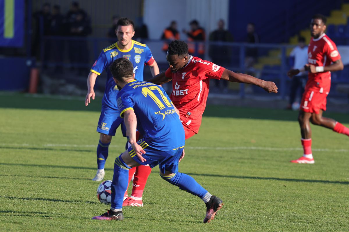 Unirea Slobozia - UTA 2-1 » Adrian Mihalcea a avut grijă de bugetul lui Rednic! Luptă relansată pentru salvarea de la retrogradare